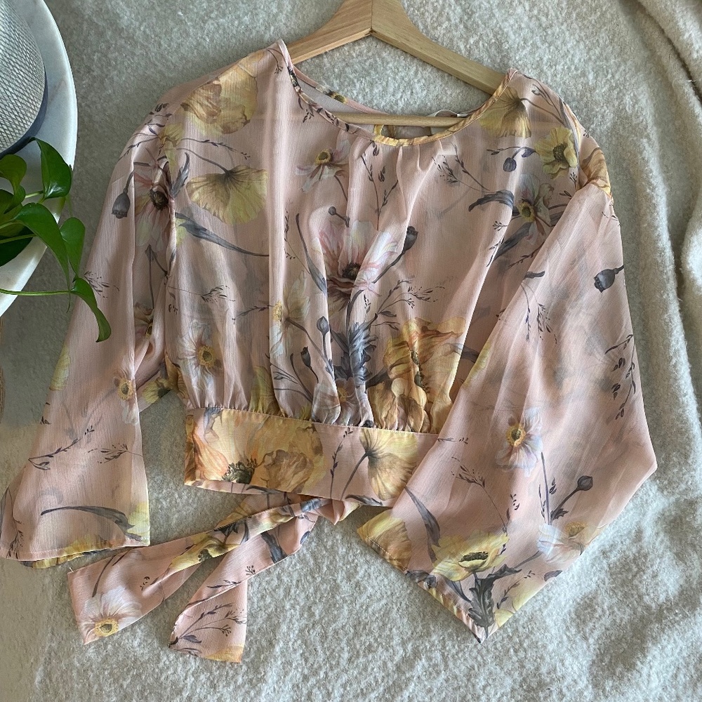 Open Back Cropped Flower Blouse